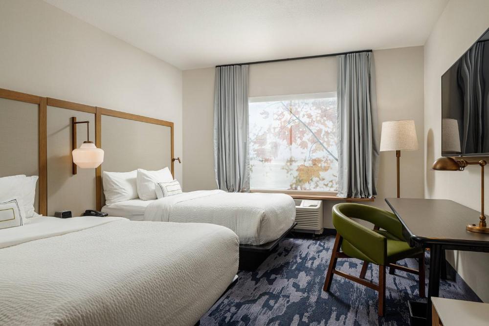 Queen Room with Two Queen Beds - Hearing Accessible interior